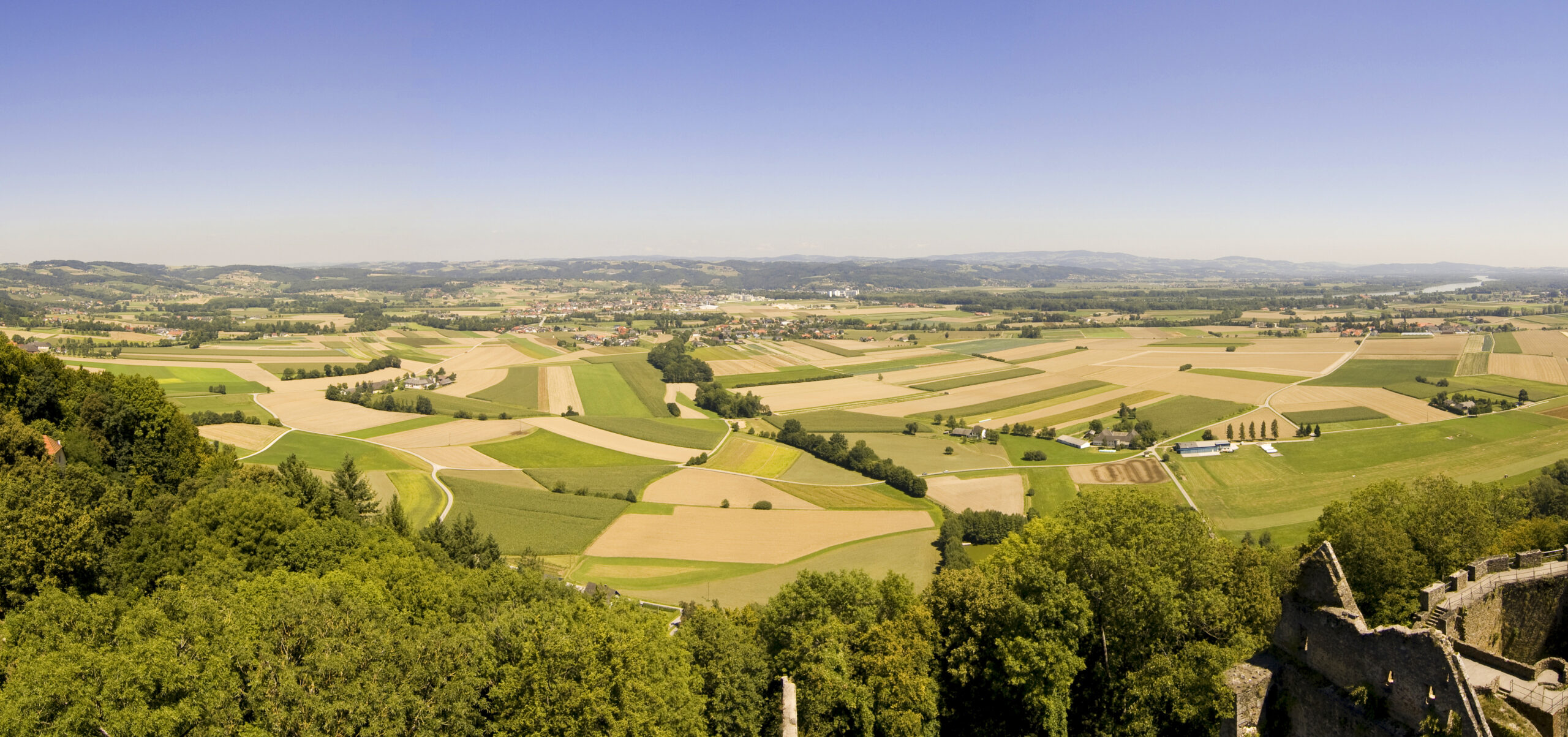 Das Eferdinger Becken von einer Drohne aus